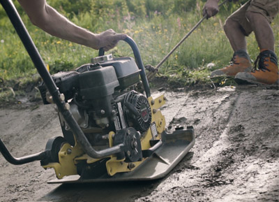 Trailbuilding Werbefilm mit Menschen und Maschienen